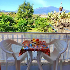 Casa Del Sole Con Vista Sull'etna A 200 Mt Dal Mare Hébergement de vacances Acireale